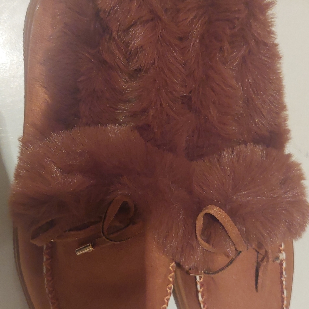 SHOES - Picture 3 of 3